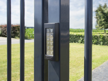 LOCINOX ROBUSTE, FROSTFREIE UND WITTERUNGSBESTÄNDIGE TASTATUR MIT 2 INTEGRIERTEN RELAIS